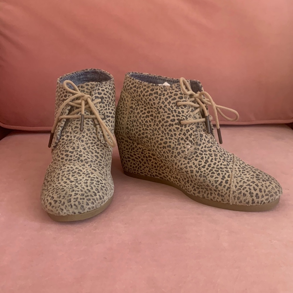 Animal print TOMS wedges